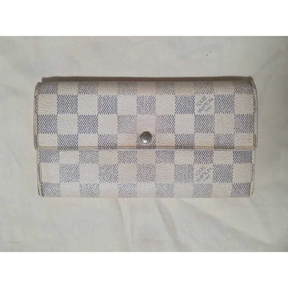 * EXCLUSIVE * Hopescope Louis Vuitton Wallet and Signed Photo - Picture 4 of 10